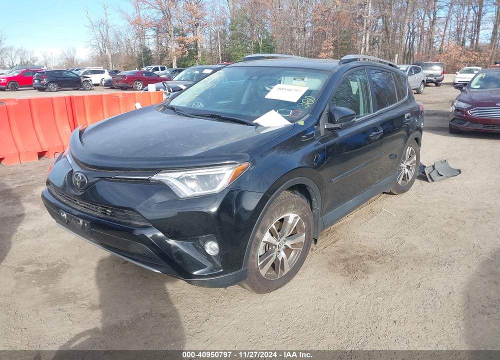 2018 TOYOTA RAV4 ADVENTURE/XLE VIN: 2T3RFREV1JW763012