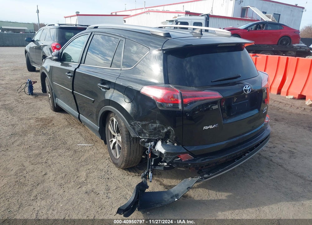 2018 TOYOTA RAV4 ADVENTURE/XLE VIN: 2T3RFREV1JW763012