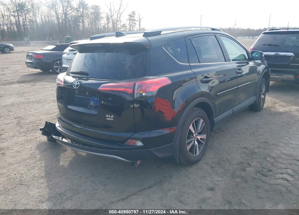 2018 TOYOTA RAV4 ADVENTURE/XLE VIN: 2T3RFREV1JW763012