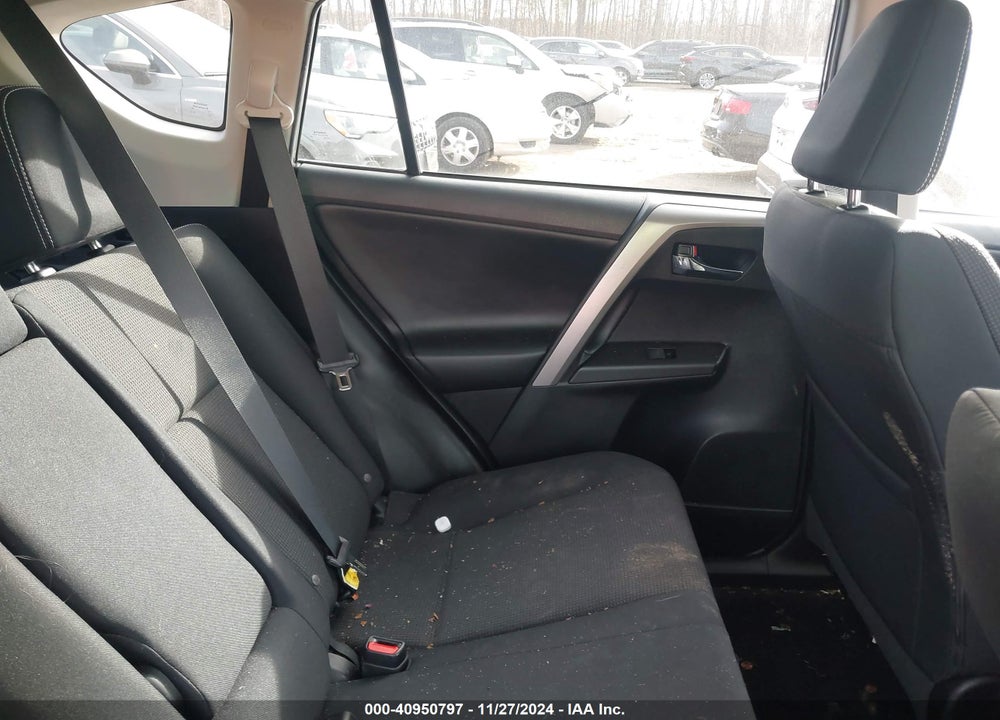2018 TOYOTA RAV4 ADVENTURE/XLE VIN: 2T3RFREV1JW763012