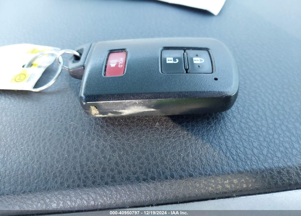 2018 TOYOTA RAV4 ADVENTURE/XLE VIN: 2T3RFREV1JW763012
