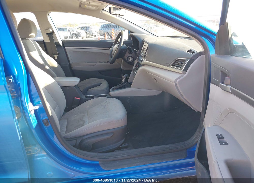 2018 HYUNDAI ELANTRA SE VIN: 5NPD74LF0JH231909