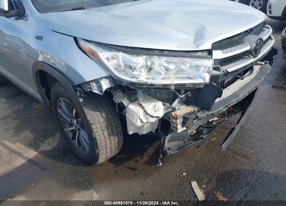 2019 TOYOTA HIGHLANDER XLE VIN: 5TDKZRFH3KS334765