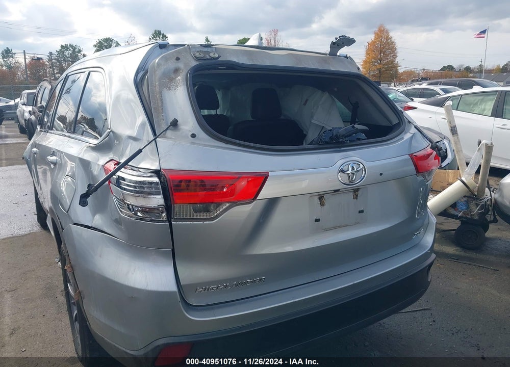 2019 TOYOTA HIGHLANDER XLE VIN: 5TDKZRFH3KS334765