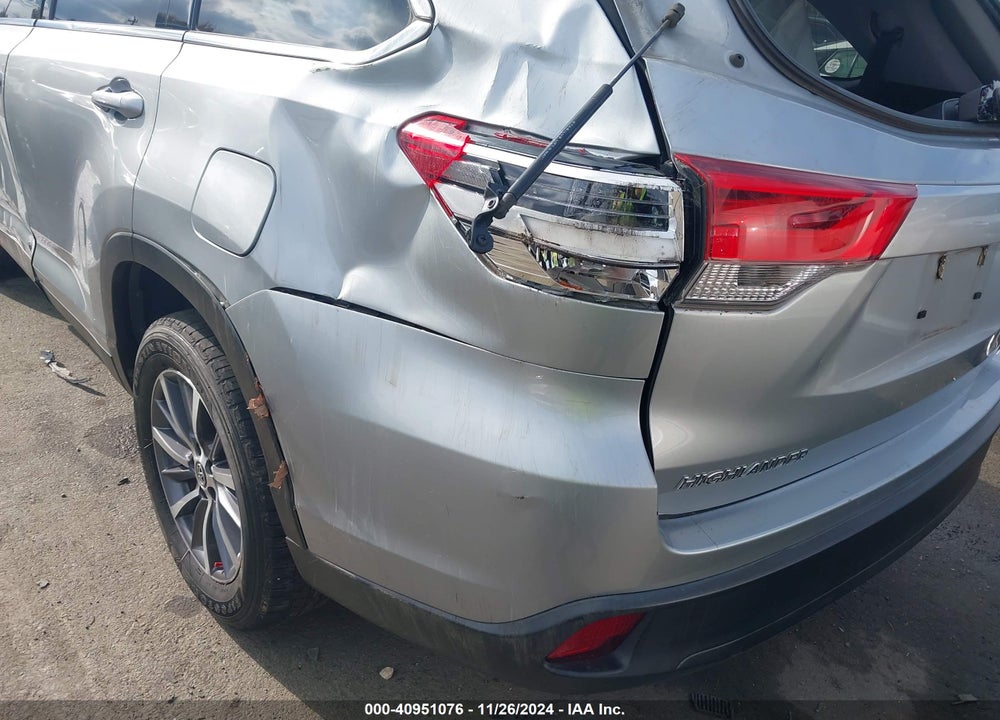2019 TOYOTA HIGHLANDER XLE VIN: 5TDKZRFH3KS334765
