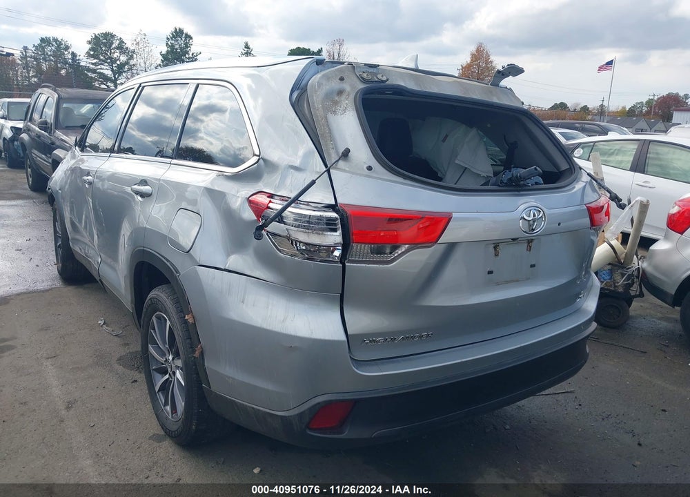 2019 TOYOTA HIGHLANDER XLE VIN: 5TDKZRFH3KS334765