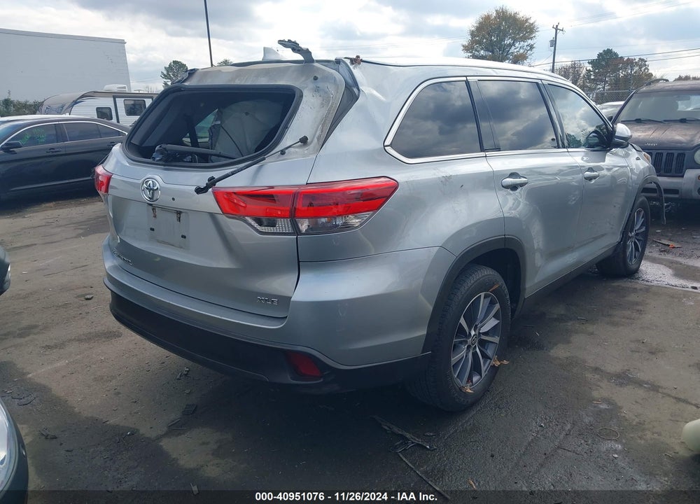 2019 TOYOTA HIGHLANDER XLE VIN: 5TDKZRFH3KS334765