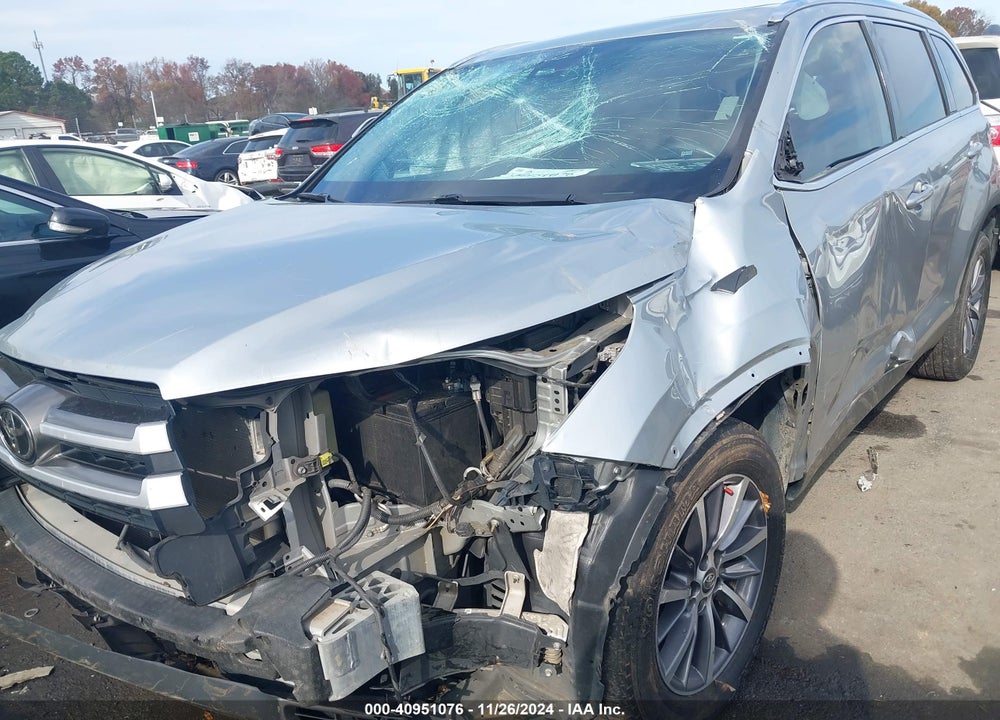 2019 TOYOTA HIGHLANDER XLE VIN: 5TDKZRFH3KS334765
