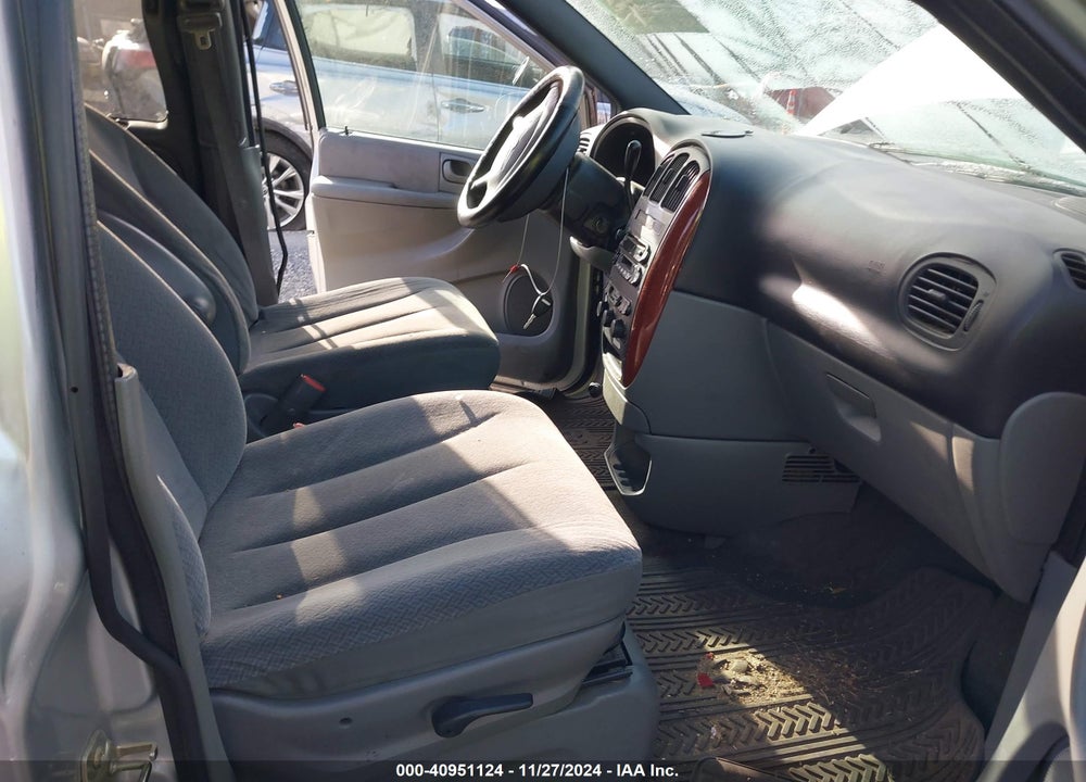 2005 CHRYSLER TOWN & COUNTRY LX VIN: 2C4GP44RX5R197329
