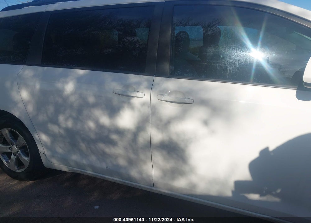 2011 TOYOTA SIENNA LE V6 VIN: 5TDKK3DC2BS131892