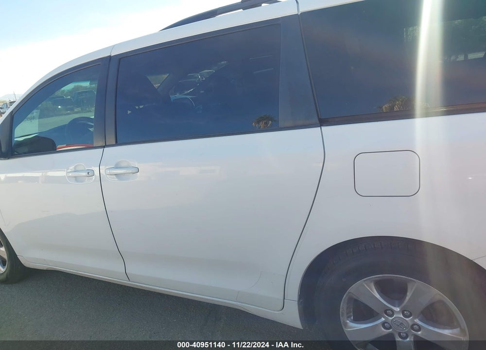 2011 TOYOTA SIENNA LE V6 VIN: 5TDKK3DC2BS131892