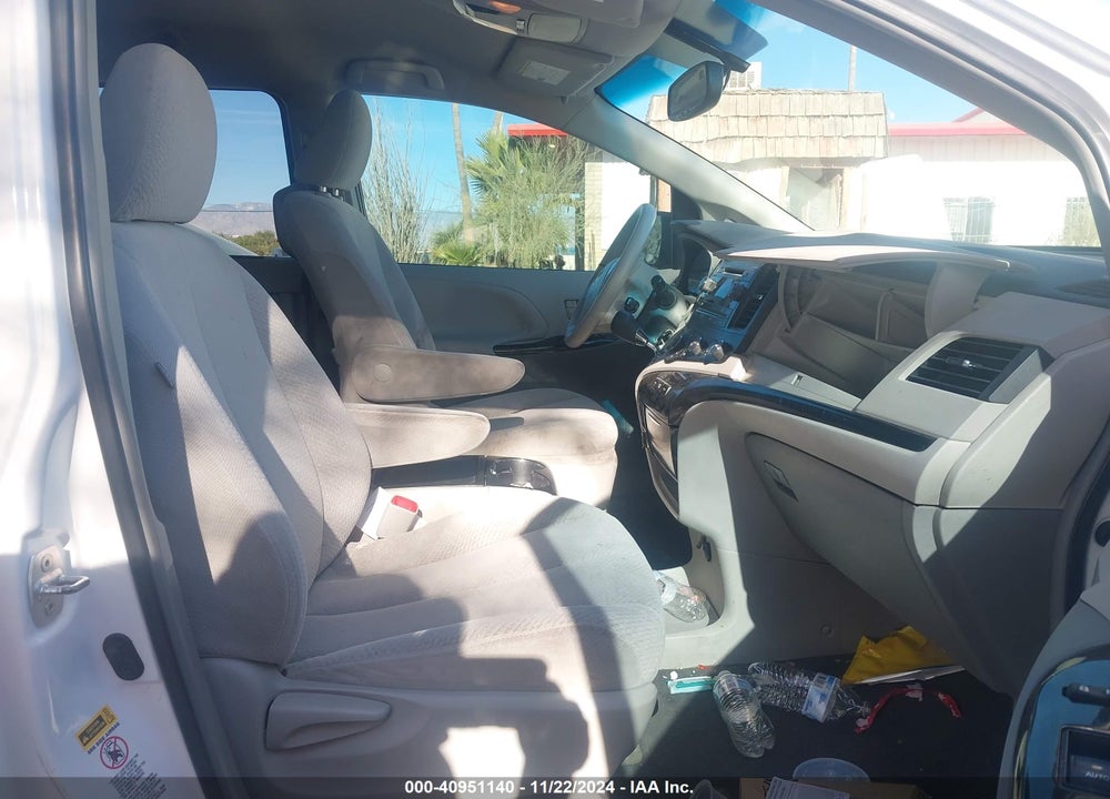2011 TOYOTA SIENNA LE V6 VIN: 5TDKK3DC2BS131892
