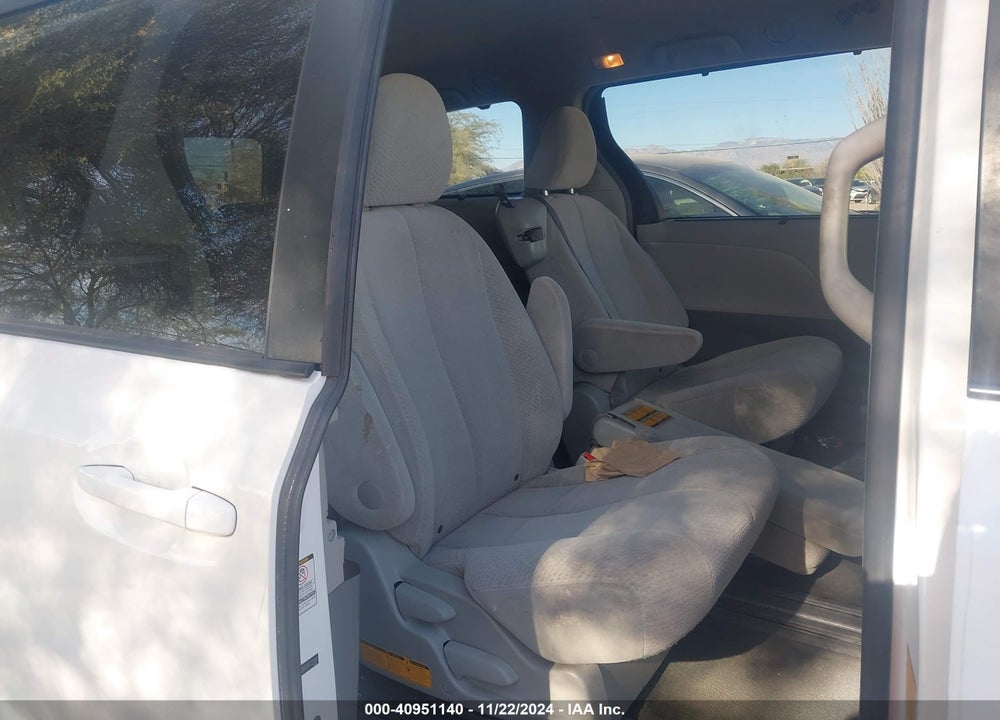 2011 TOYOTA SIENNA LE V6 VIN: 5TDKK3DC2BS131892