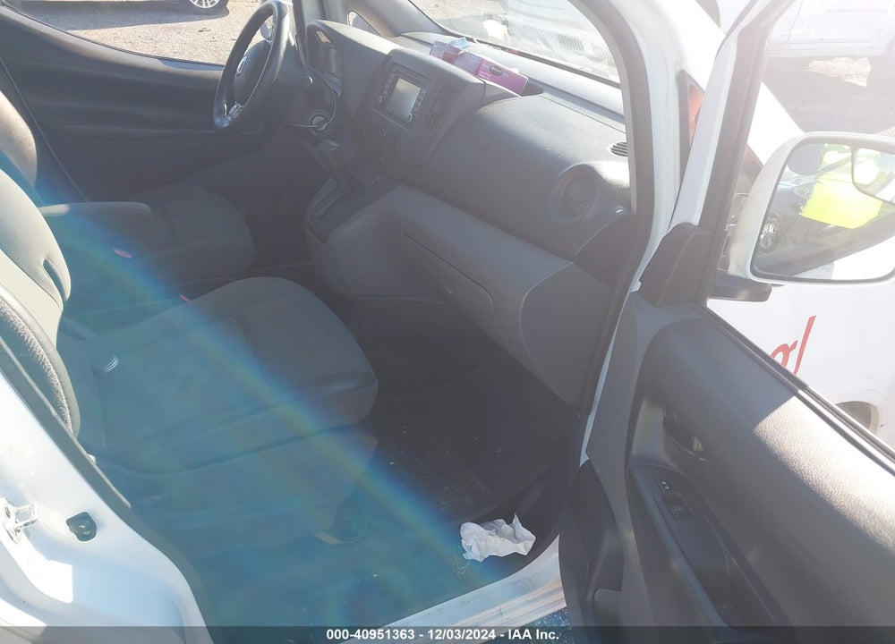 2015 NISSAN NV200 SV VIN: 3N6CM0KN5FK702713
