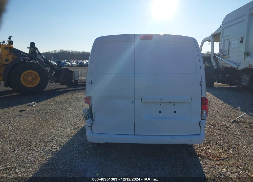 2015 NISSAN NV200 SV VIN: 3N6CM0KN5FK702713