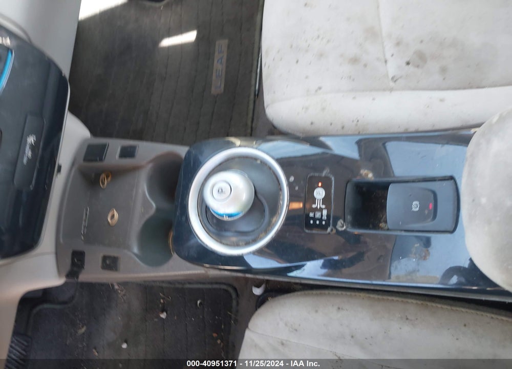 2011 NISSAN LEAF SL VIN: JN1AZ0CP6BT002343