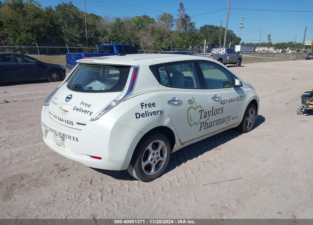 2011 NISSAN LEAF SL VIN: JN1AZ0CP6BT002343