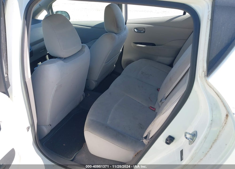 2011 NISSAN LEAF SL VIN: JN1AZ0CP6BT002343