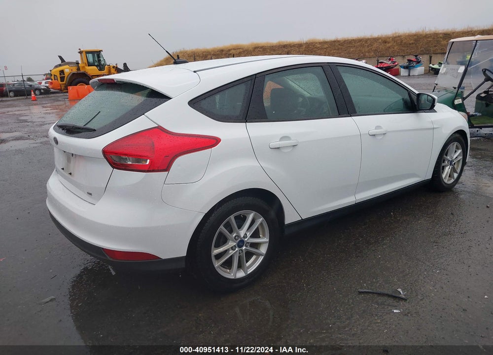 2018 FORD FOCUS SE VIN: 1FADP3K23JL323011