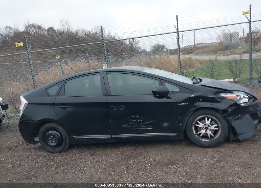 2011 TOYOTA PRIUS TWO VIN: JTDKN3DU5B1382077