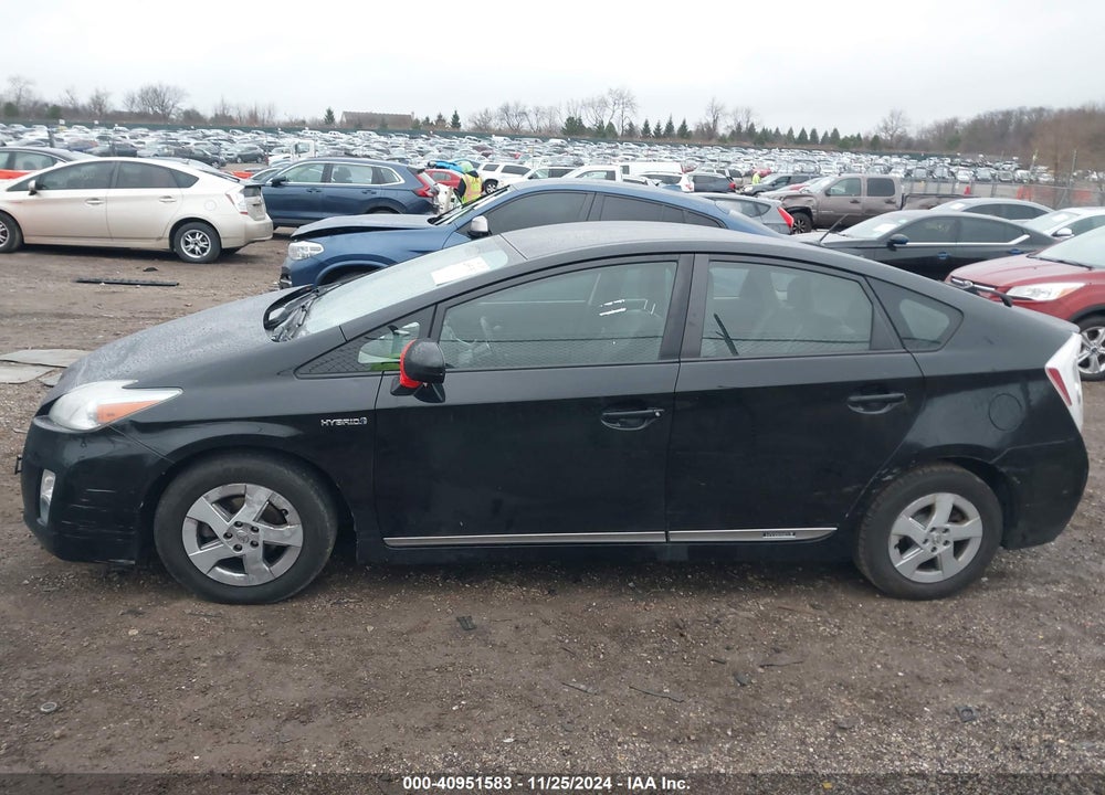 2011 TOYOTA PRIUS TWO VIN: JTDKN3DU5B1382077