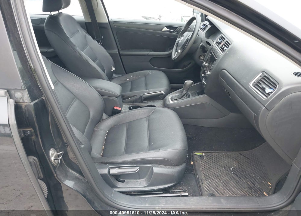 2011 VOLKSWAGEN JETTA 2.5L SE VIN: 3VWDZ7AJ5BM390209