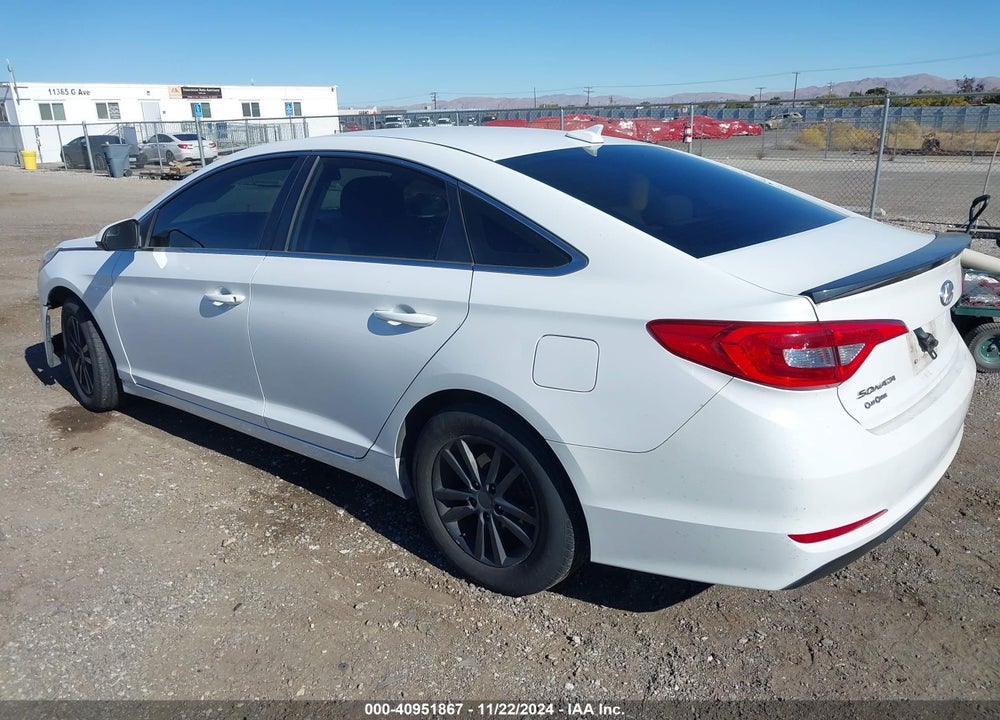 2015 HYUNDAI SONATA SE VIN: 5NPE24AF9FH033424