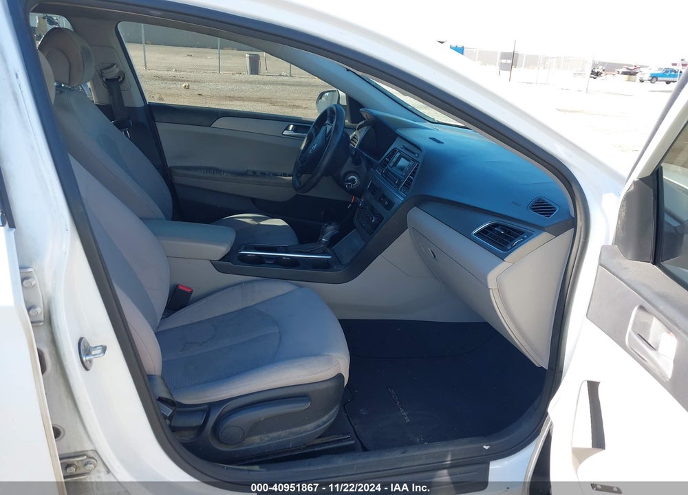 2015 HYUNDAI SONATA SE VIN: 5NPE24AF9FH033424