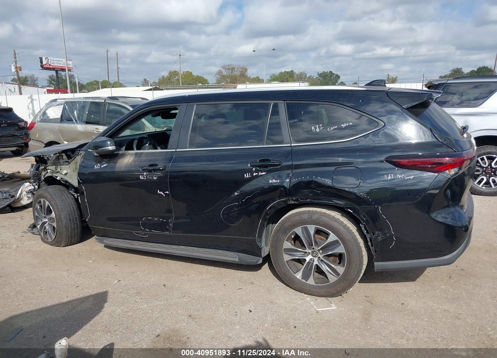 2024 TOYOTA HIGHLANDER XLE VIN: 5TDKDRAH3RS532987