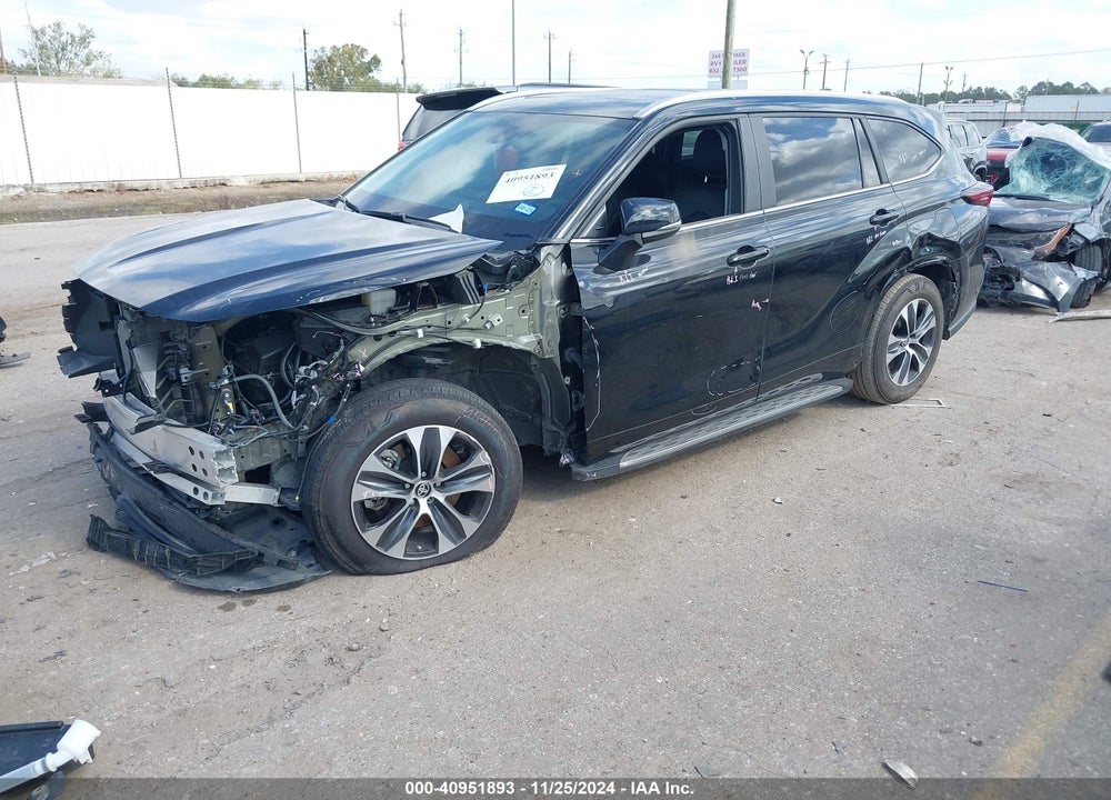 2024 TOYOTA HIGHLANDER XLE VIN: 5TDKDRAH3RS532987