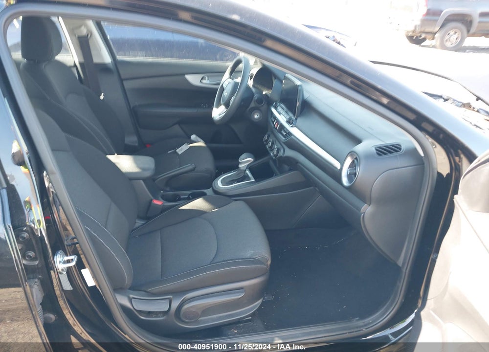 2022 KIA FORTE VIN: 3KPF24AD7NE438977