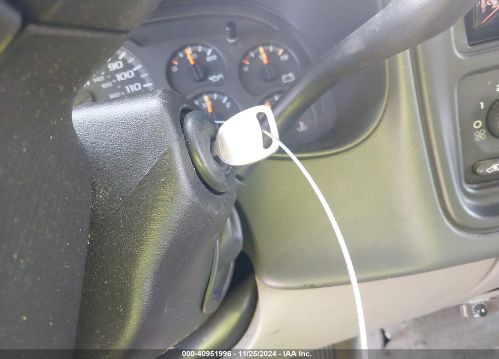 2004 GMC YUKON SLE VIN: 1GKEC13VX4R213277