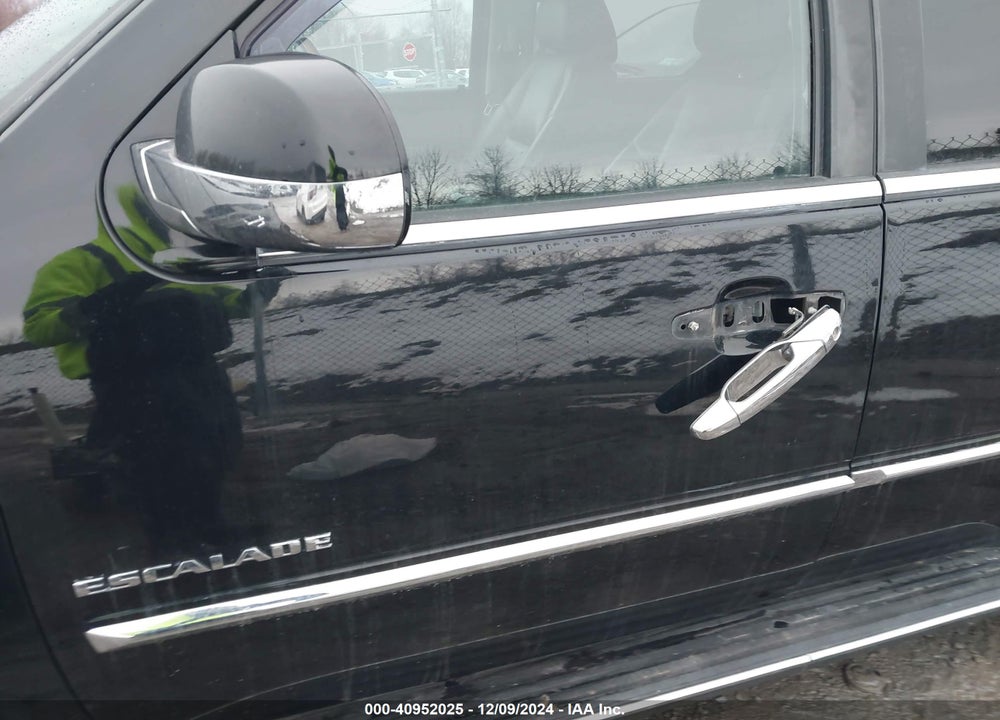 2010 CADILLAC ESCALADE LUXURY VIN: 1GYUKBEF6AR169337