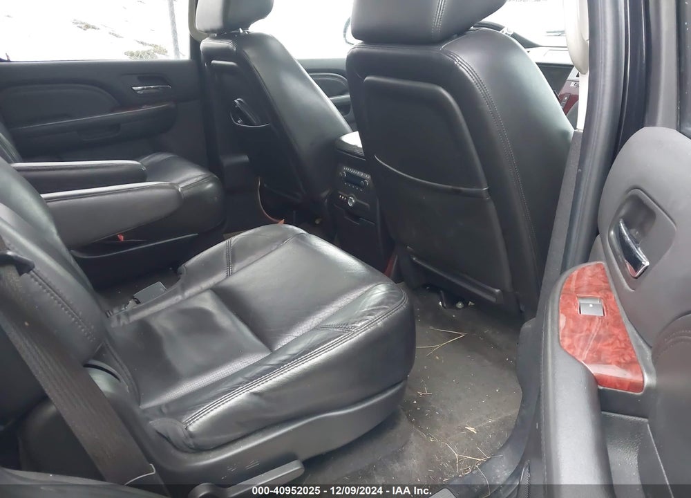 2010 CADILLAC ESCALADE LUXURY VIN: 1GYUKBEF6AR169337