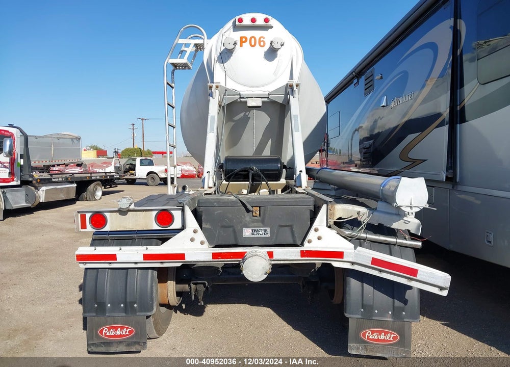2002 HEIL CO --- VIN: 5HTSN422227T08888