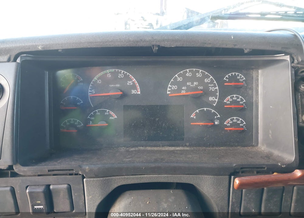 2004 VOLVO VN VNL VIN: 4V4NC9TJ04N358685