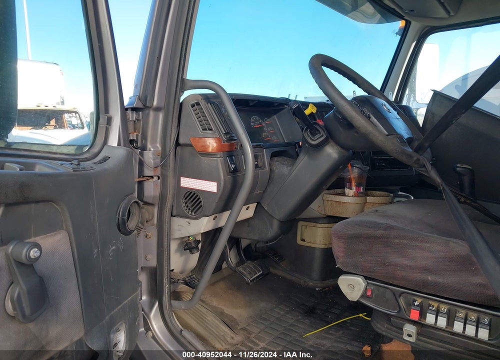 2004 VOLVO VN VNL VIN: 4V4NC9TJ04N358685