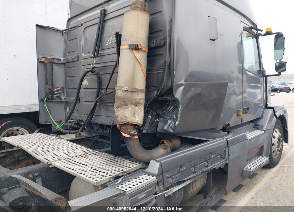 2004 VOLVO VN VNL VIN: 4V4NC9TJ04N358685