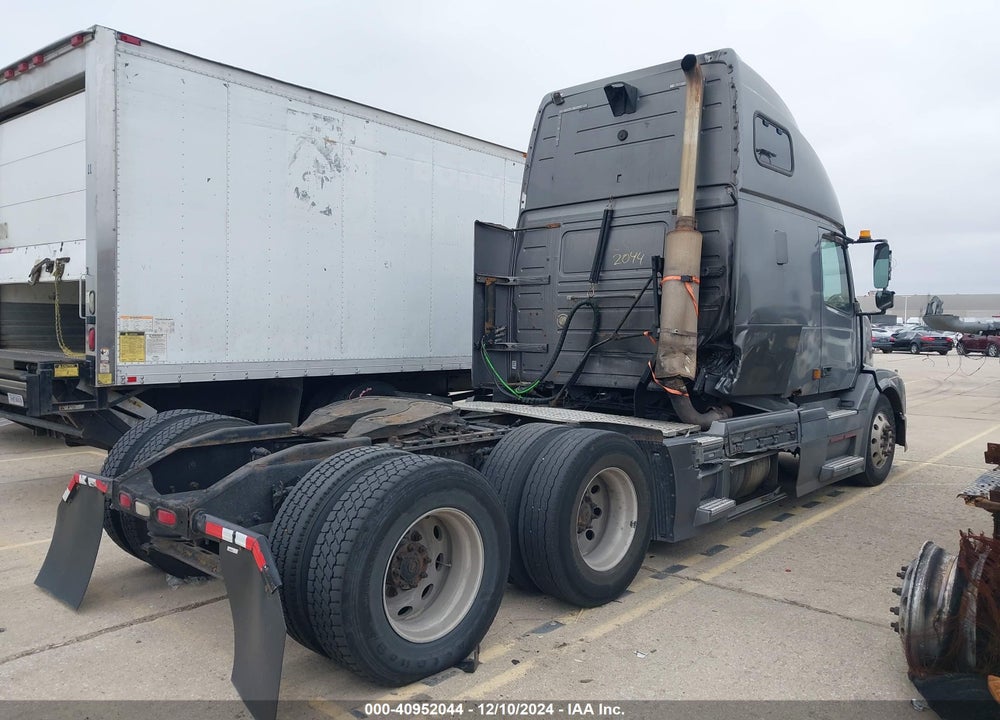 2004 VOLVO VN VNL VIN: 4V4NC9TJ04N358685