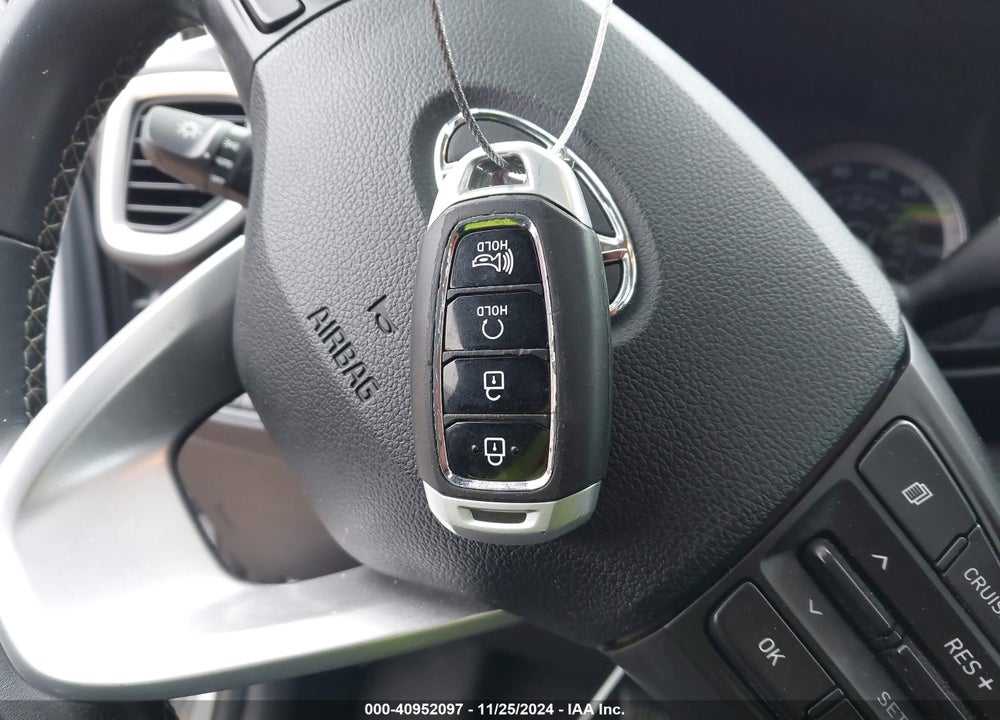 2021 HYUNDAI VENUE SEL VIN: KMHRC8A37MU118739