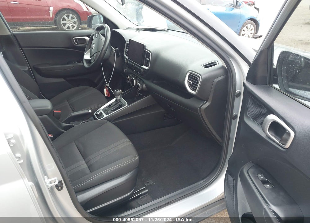 2021 HYUNDAI VENUE SEL VIN: KMHRC8A37MU118739
