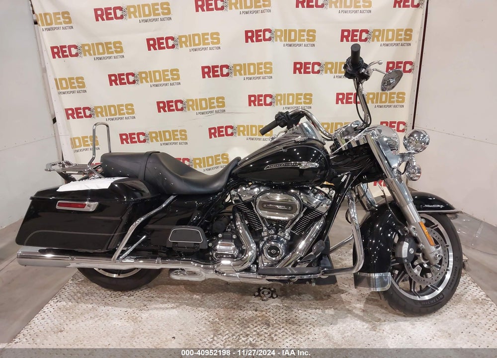2017 HARLEY-DAVIDSON FLHR ROAD KING VIN: 1HD1FBC13HB634081