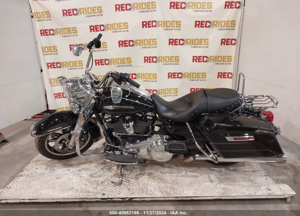 2017 HARLEY-DAVIDSON FLHR ROAD KING VIN: 1HD1FBC13HB634081