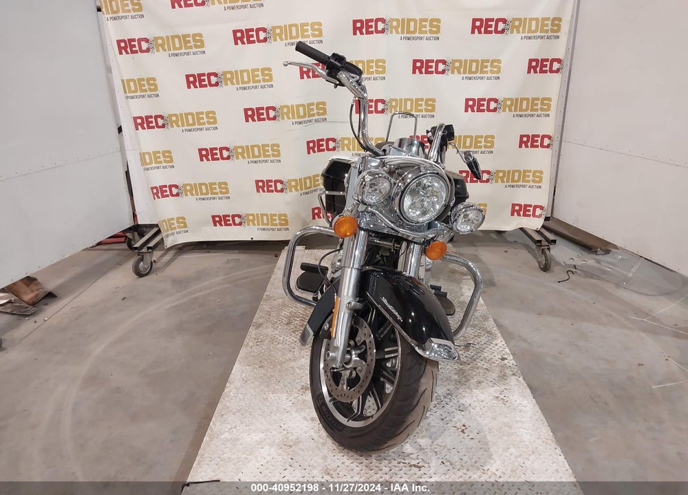 2017 HARLEY-DAVIDSON FLHR ROAD KING VIN: 1HD1FBC13HB634081