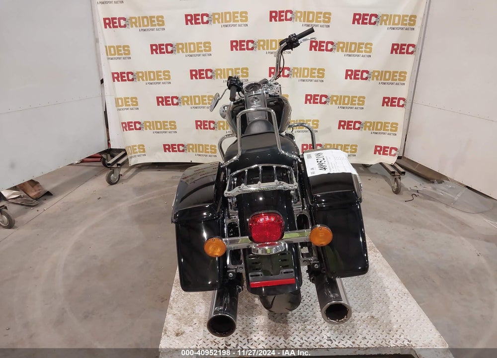 2017 HARLEY-DAVIDSON FLHR ROAD KING VIN: 1HD1FBC13HB634081