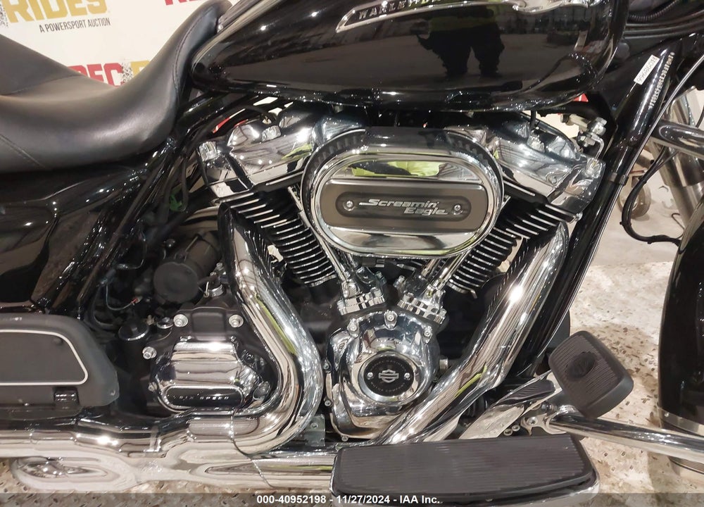2017 HARLEY-DAVIDSON FLHR ROAD KING VIN: 1HD1FBC13HB634081
