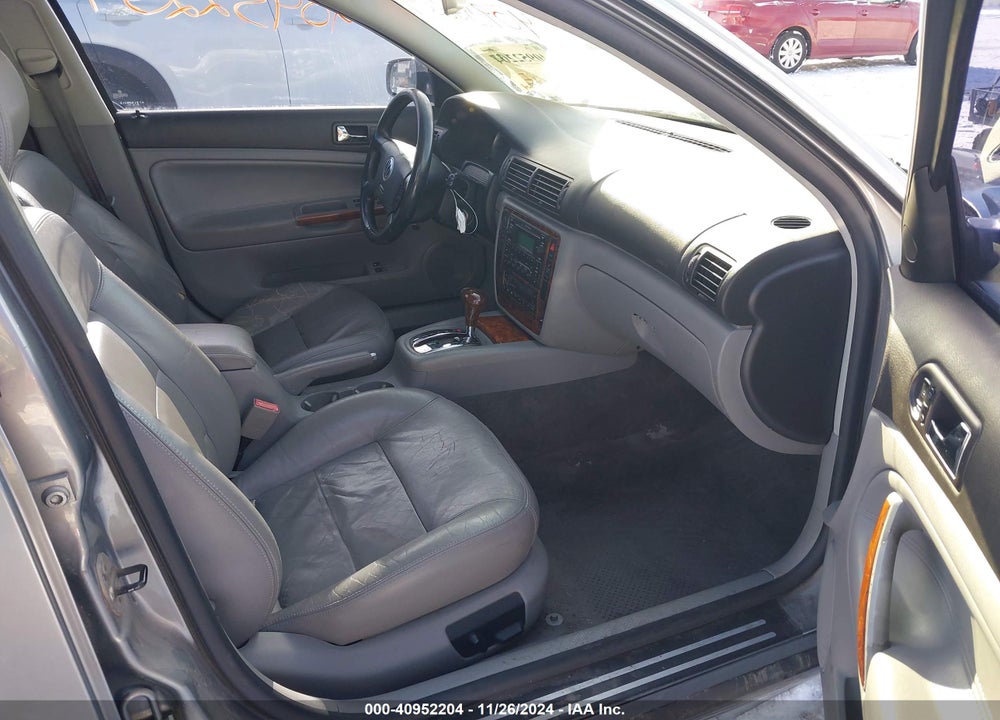 2002 VOLKSWAGEN PASSAT GLX VIN: WVWYH63B12E424935