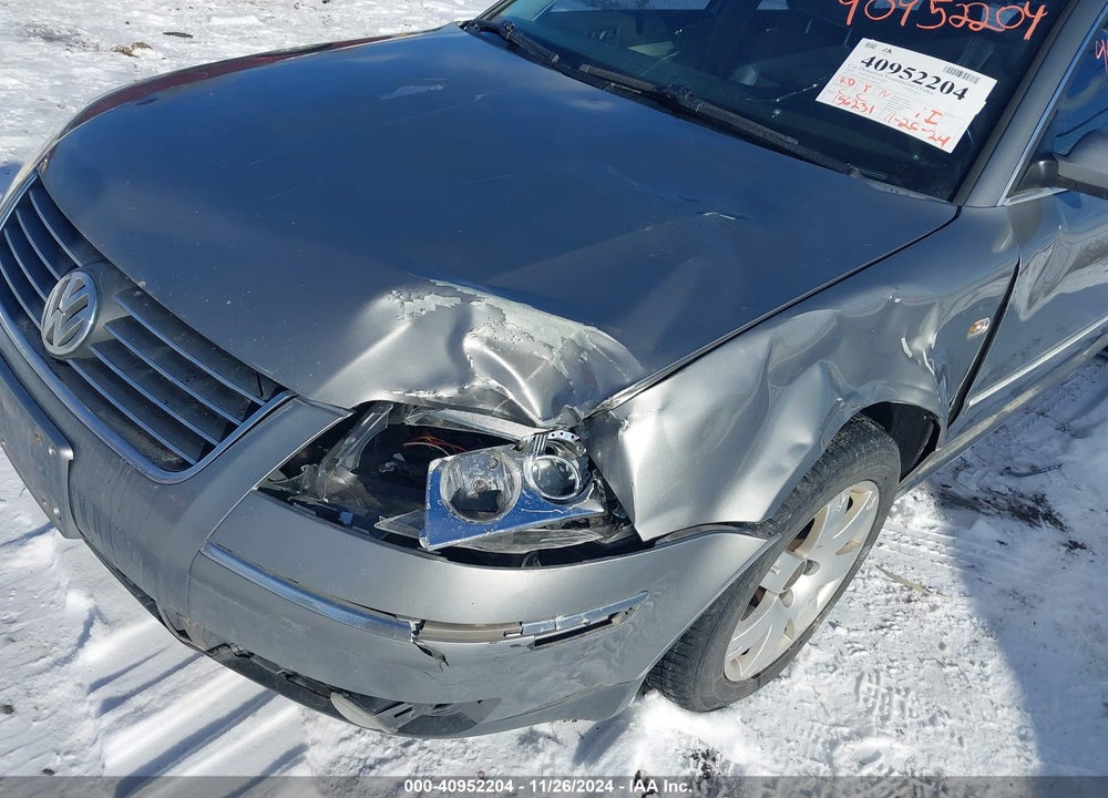 2002 VOLKSWAGEN PASSAT GLX VIN: WVWYH63B12E424935