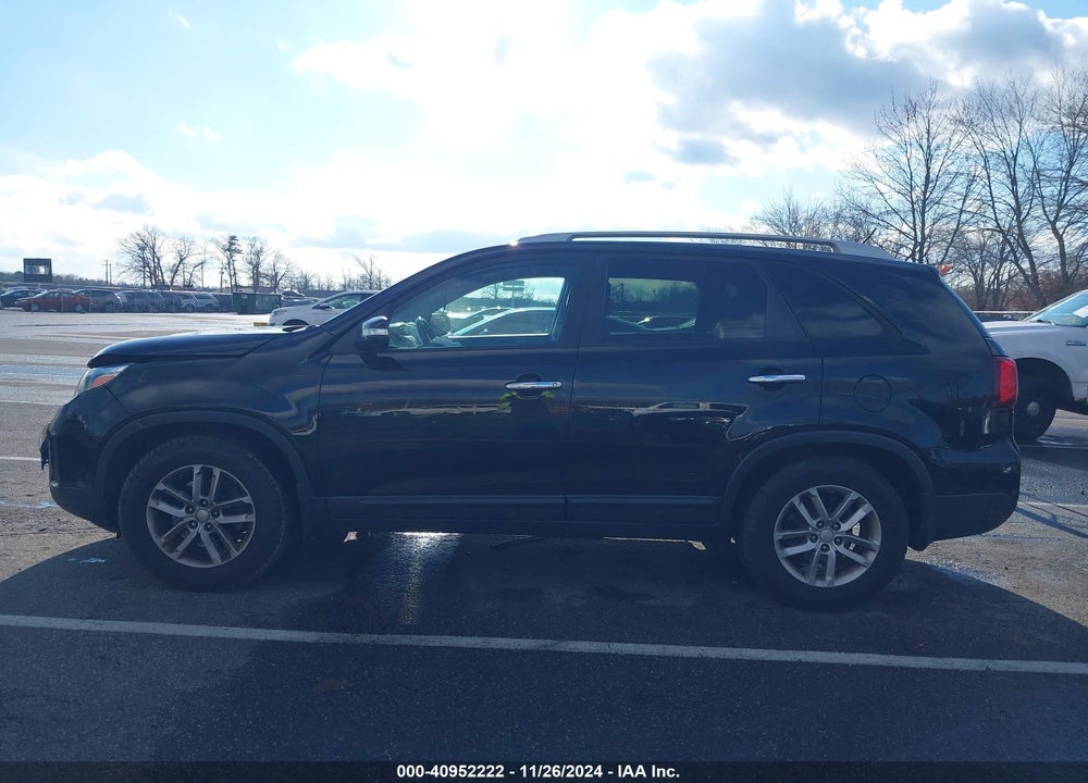 2015 KIA SORENTO LX VIN: 5XYKT4A64FG641360