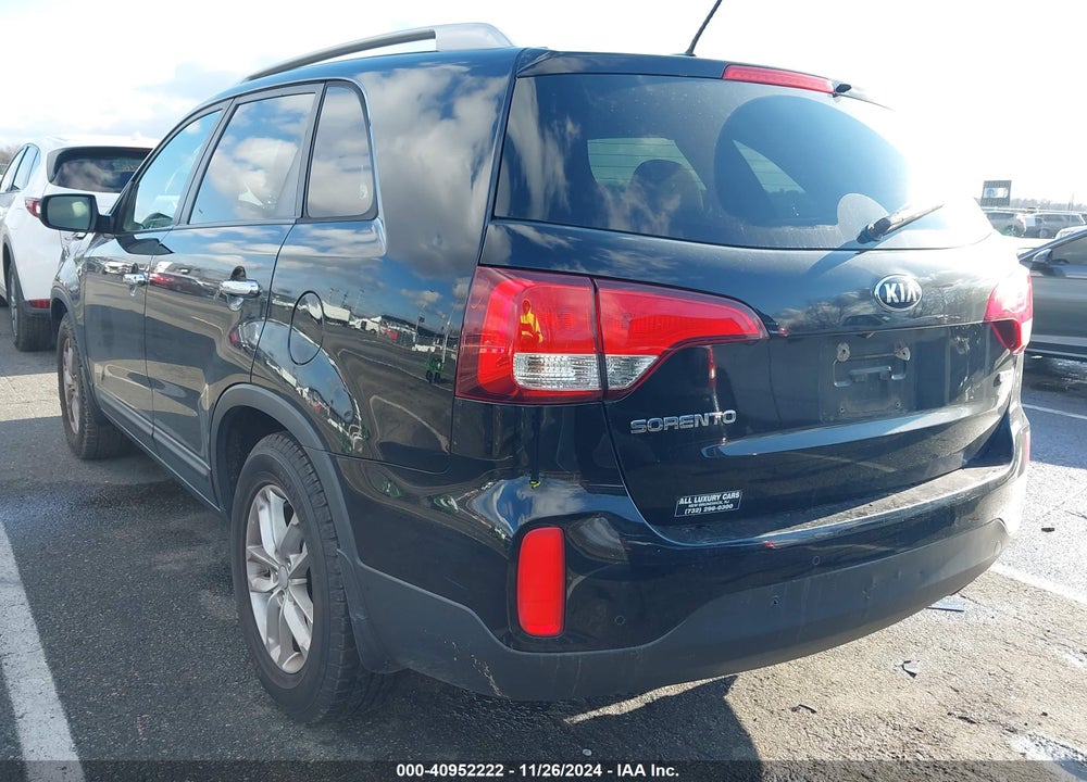 2015 KIA SORENTO LX VIN: 5XYKT4A64FG641360